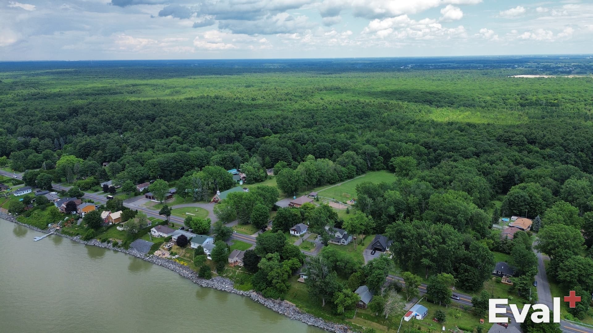 Vue aérienne par drone à Contrecœur, Montérégie — évaluation immobilière Éval+