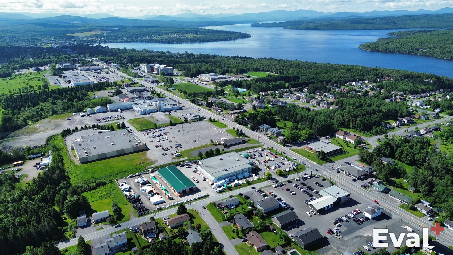 Vue aérienne par drone à Nantes, Estrie — évaluation immobilière Éval+
