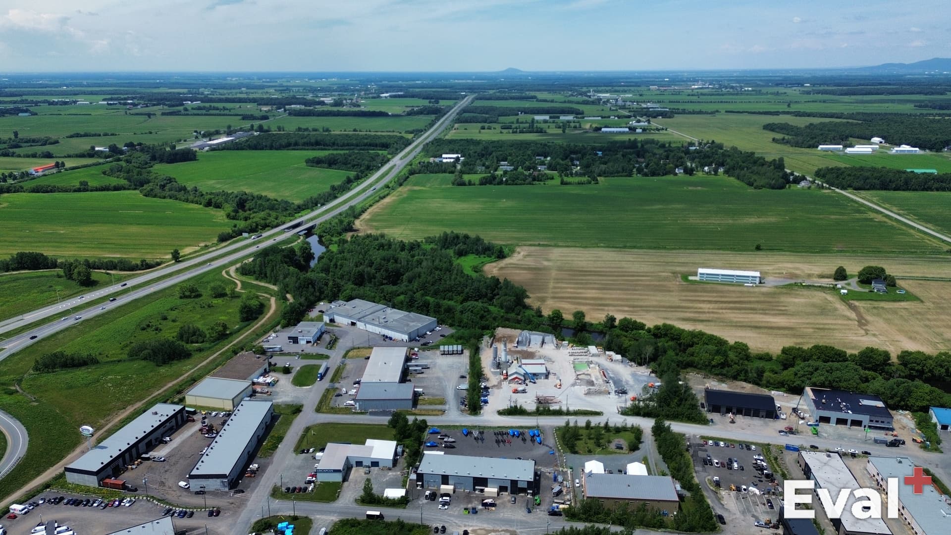 Paysage de Saint-Alphonse-de-Granby (Estrie) vu du ciel par drone — Éval+ évaluation immobilière