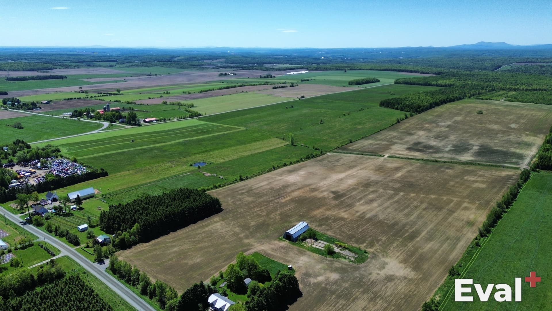 Vue aérienne par drone à Saint-Claude, Estrie — évaluation immobilière Éval+