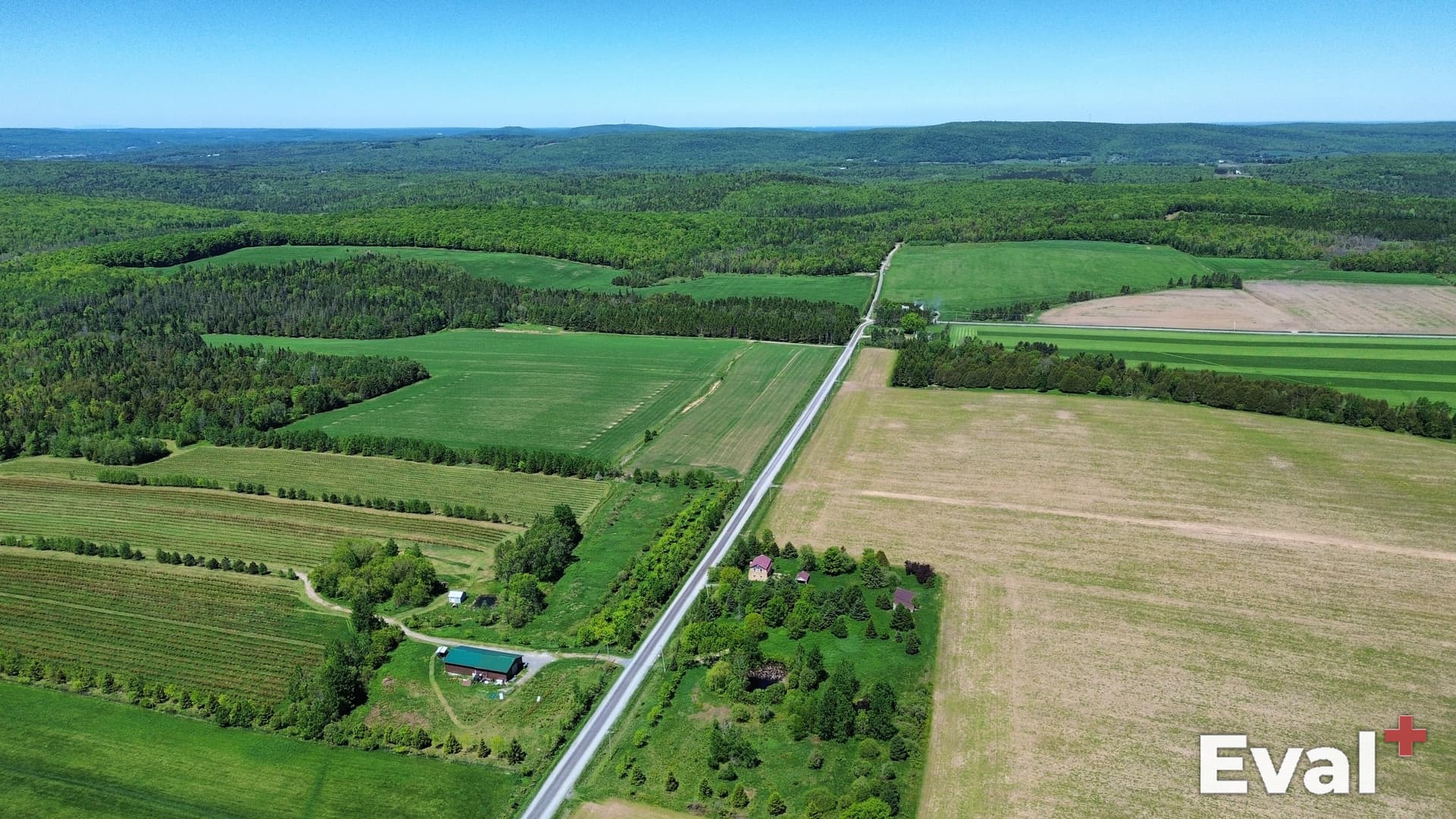 Photographie aérienne d'un secteur de Saint-Claude en Estrie — Éval+, évaluateurs agréés OEAQ