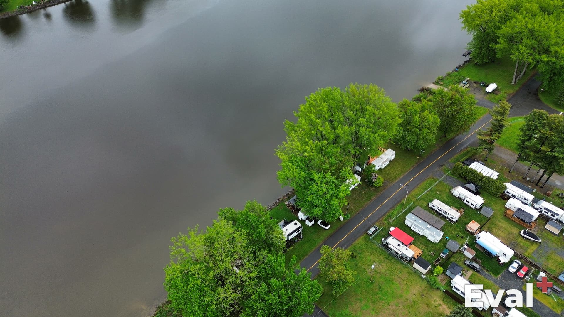 Paysage de Saint-François-du-Lac (Centre-du-Québec) vu du ciel par drone — Éval+ évaluation immobilière