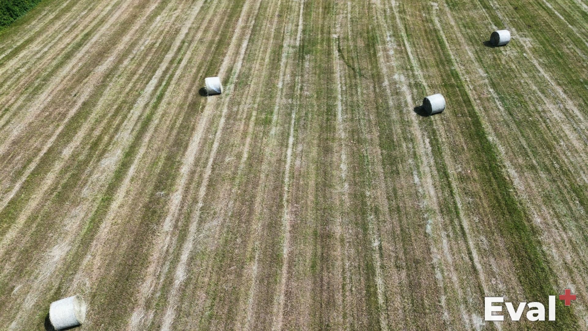 Vue aérienne par drone à Sainte-Perpétue, Centre-du-Québec — évaluation immobilière Éval+