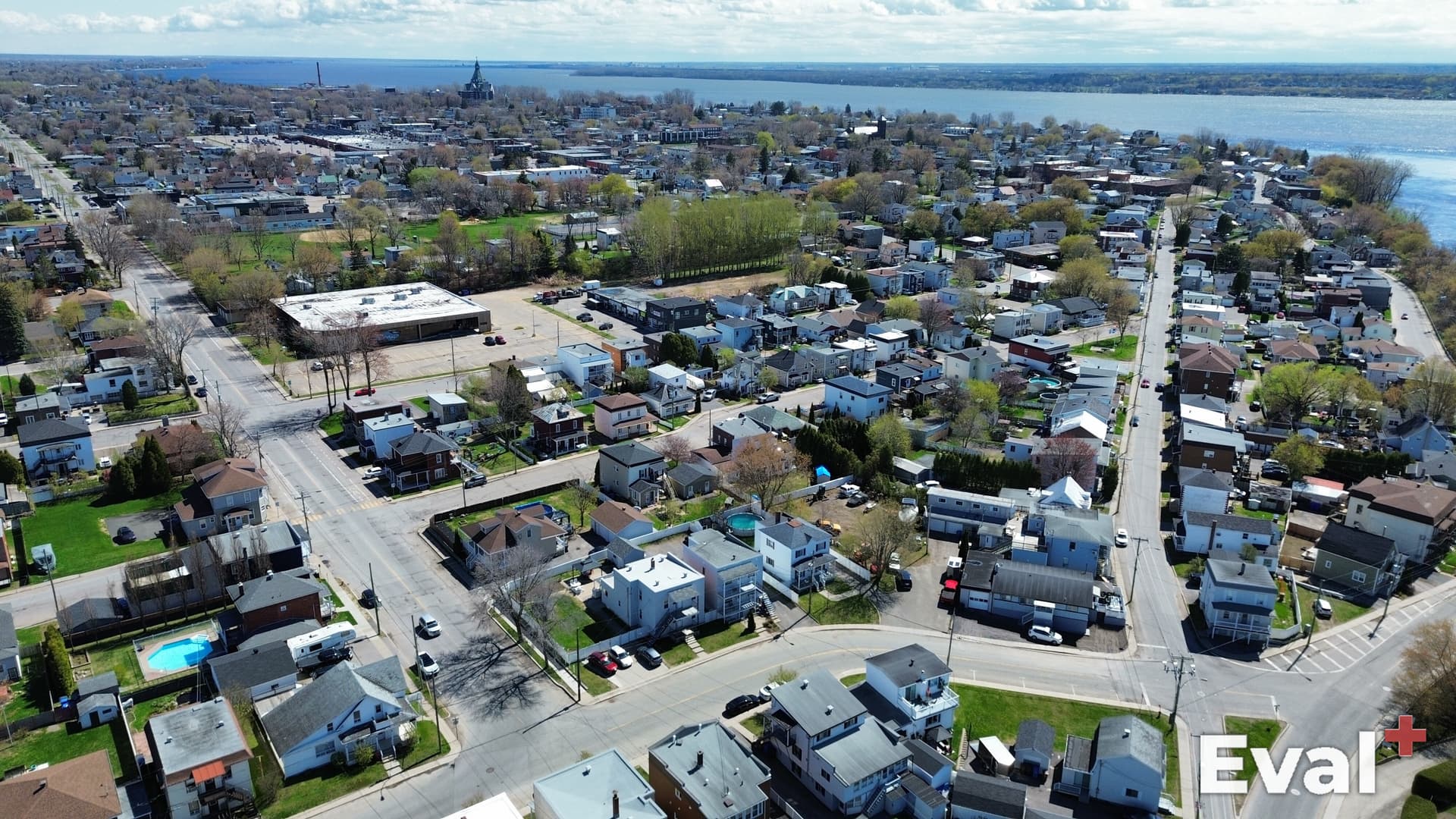 Vue aérienne par drone à Trois-Rivières, Mauricie — évaluation immobilière Éval+
