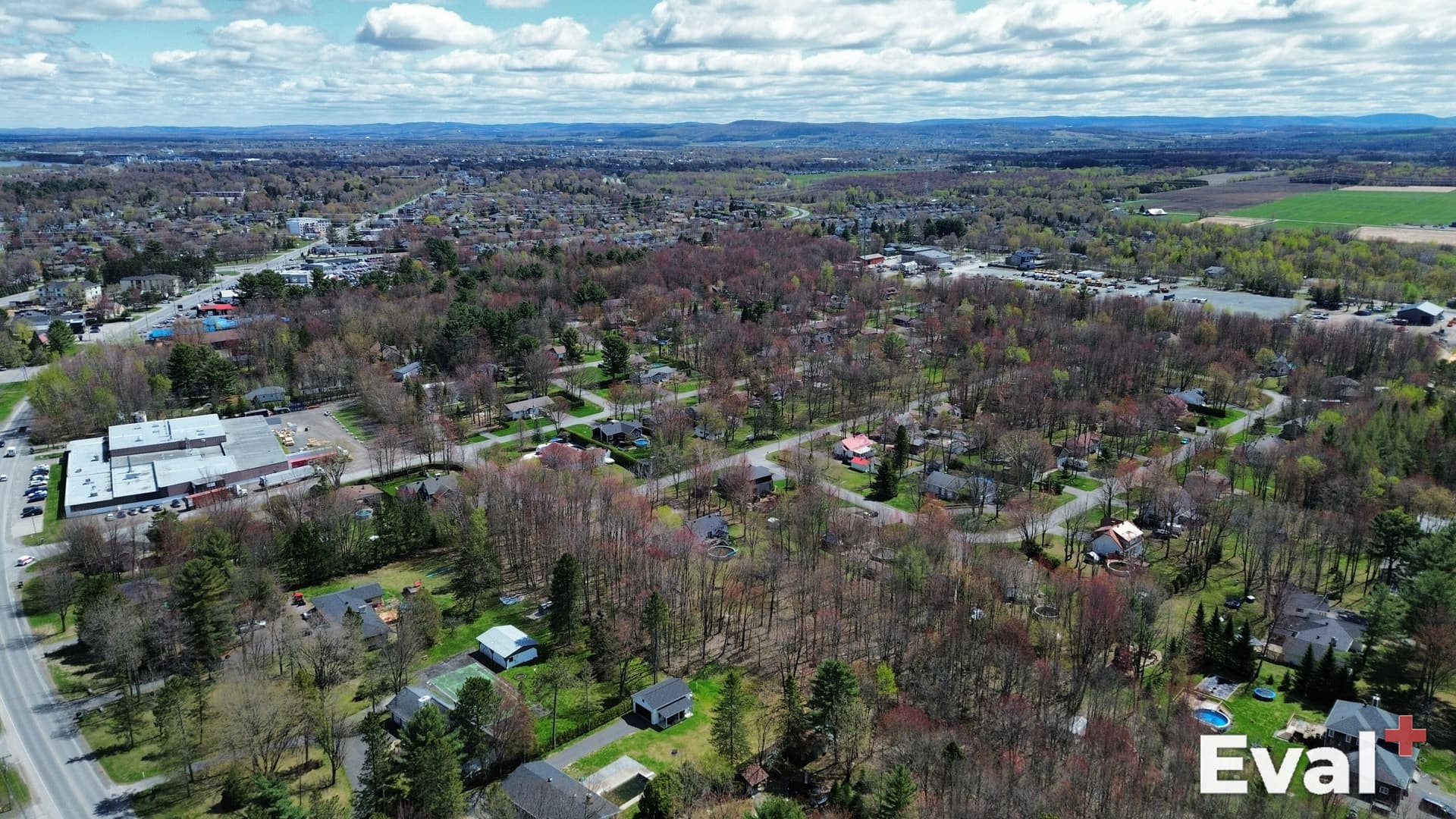 Paysage de Victoriaville (Centre-du-Québec) vu du ciel par drone — Éval+ évaluation immobilière