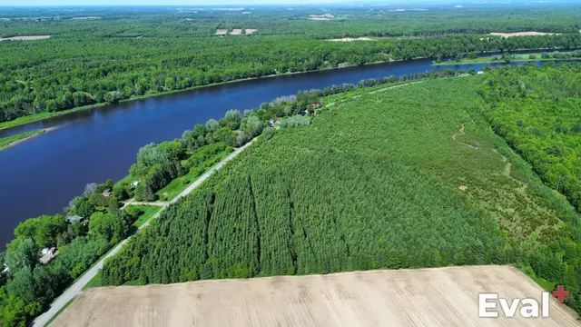 Vue aérienne par drone à Drummondville, Centre-du-Québec — évaluation immobilière Éval+