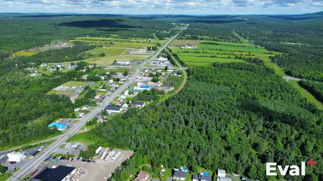 Drone shot over Nantes, Estrie — Éval+ real estate appraisers
