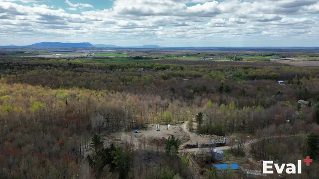 Aerial photograph of a Roxton Pond area in Estrie — Éval+ chartered appraisers (OEAQ)