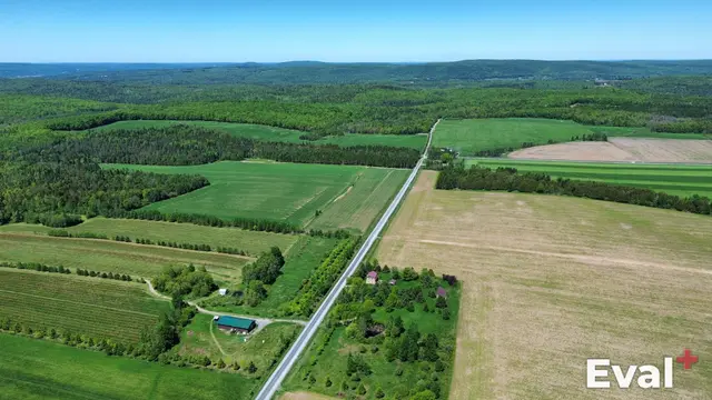 Aerial photograph of a Saint-Claude area in Estrie — Éval+ chartered appraisers (OEAQ)