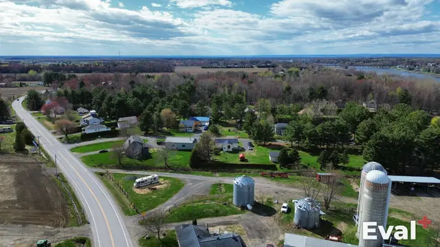 Aerial drone view of Saint-François-du-Lac, Centre-du-Québec — Éval+ real estate appraisal