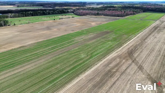 Aerial drone view of Saint-François-du-Lac, Centre-du-Québec — Éval+ real estate appraisal