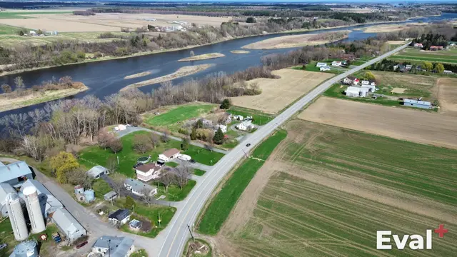 Drone shot over Saint-François-du-Lac, Centre-du-Québec — Éval+ real estate appraisers