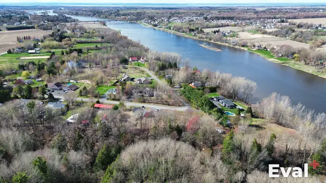 Aerial drone view of Saint-François-du-Lac, Centre-du-Québec — Éval+ real estate appraisal