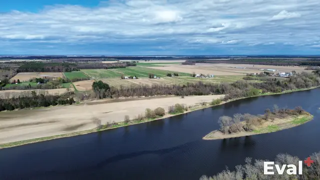 Aerial photograph of a Saint-François-du-Lac area in Centre-du-Québec — Éval+ chartered appraisers (OEAQ)