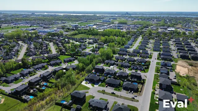 Trois-Rivières (Mauricie) seen from the sky by drone — Éval+ property appraisal